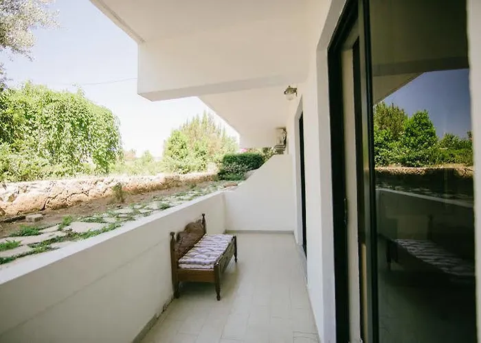 Gorgona فندق فاليراكي